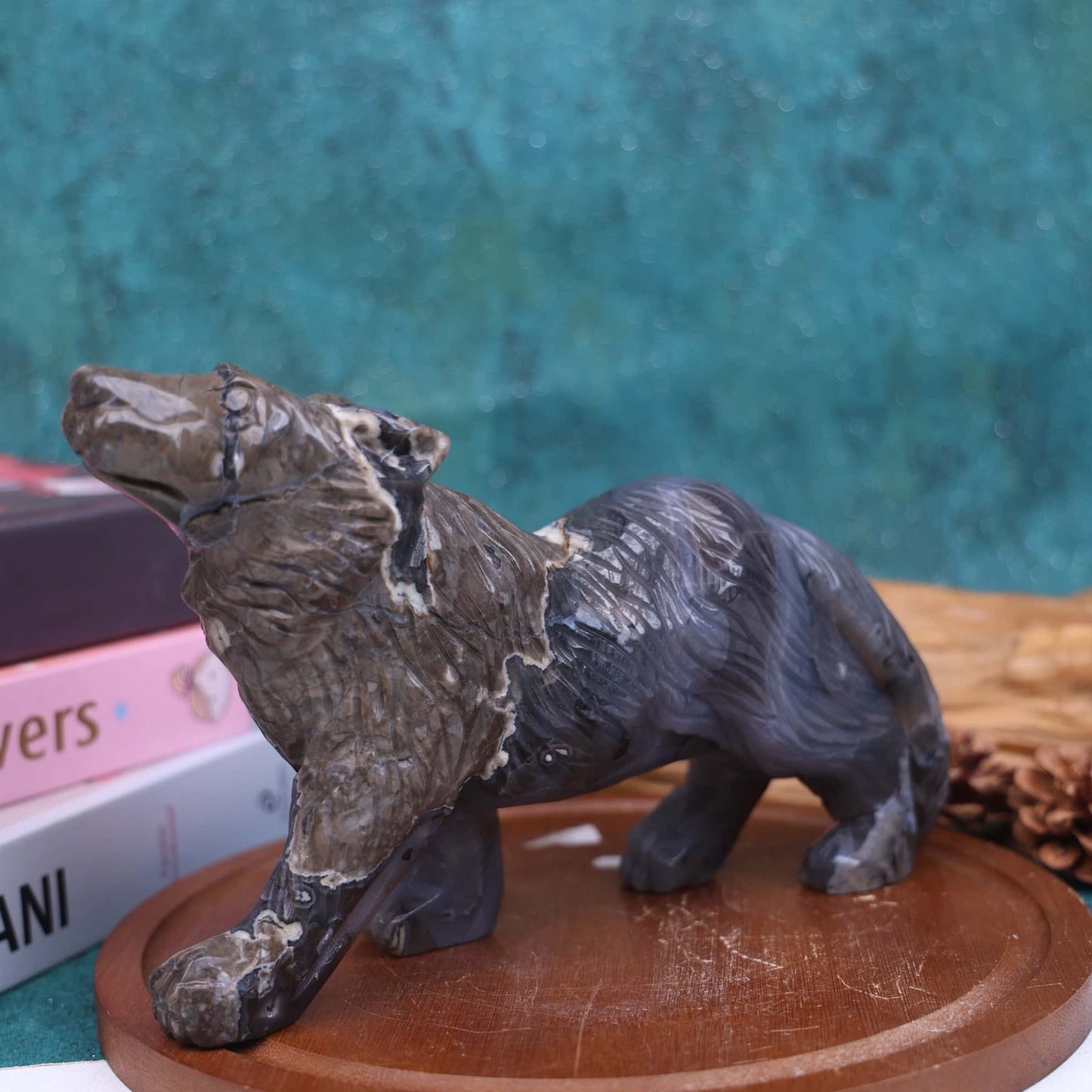 Volcanic Agate Wolf