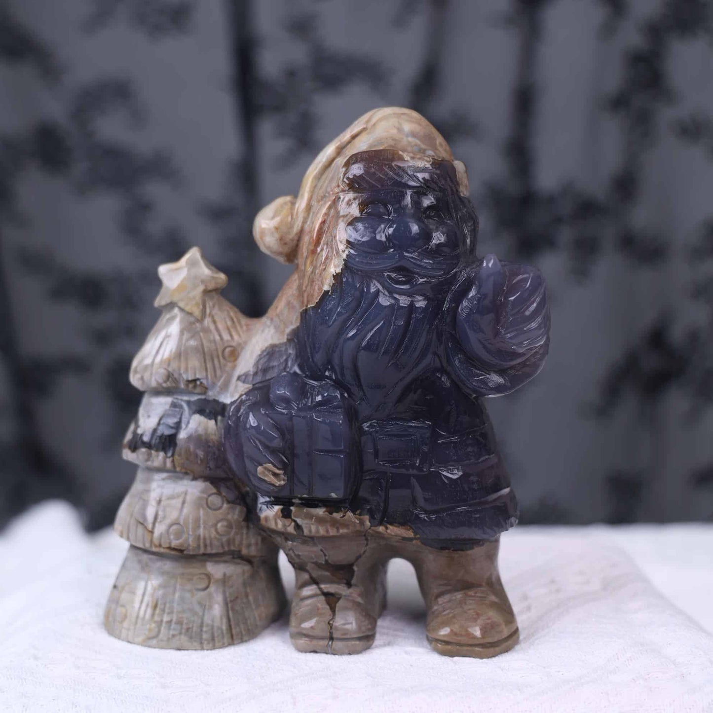 Volcano Agate Santa Carving #86